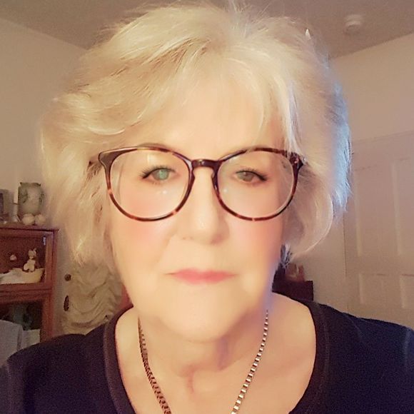 Meet your Posher, Pam - Picture 1 of 1